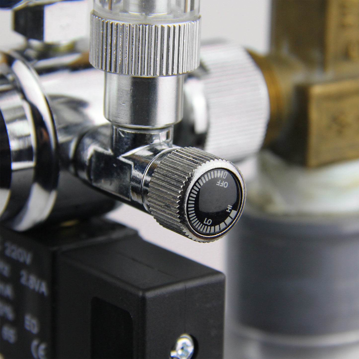 Dual Gauge CO₂ Regulator with Solenoid Valve