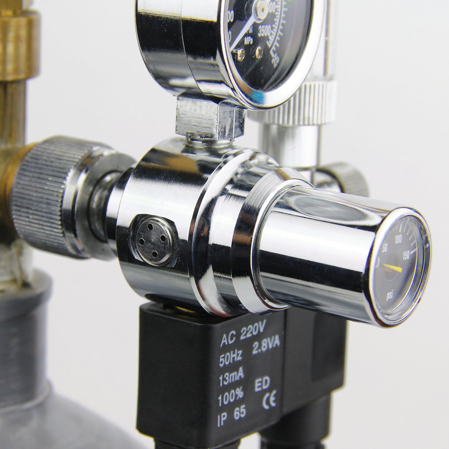 Dual Gauge CO₂ Regulator with Solenoid Valve